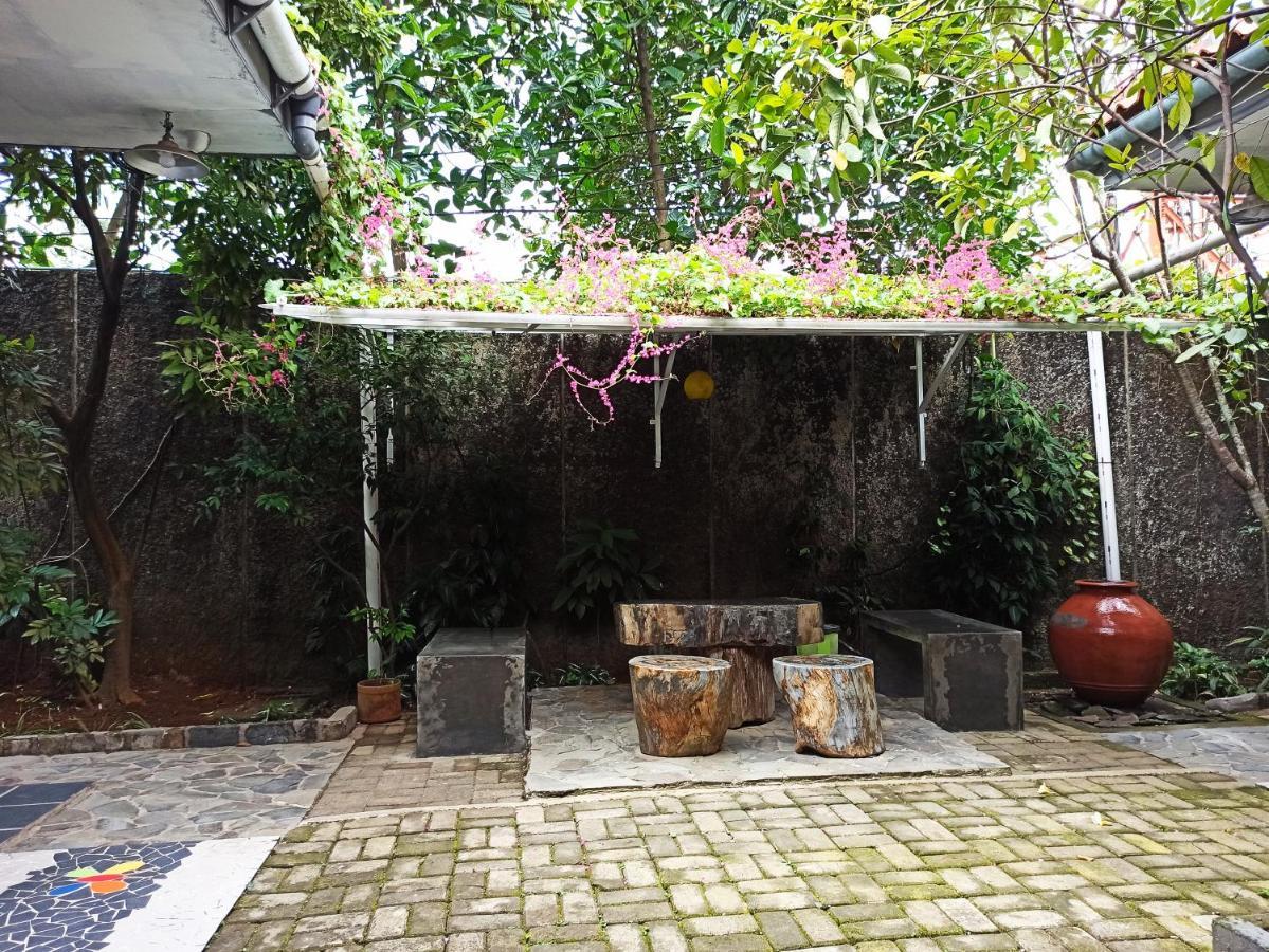 Jeng Tini Guest House Bogor Exterior photo