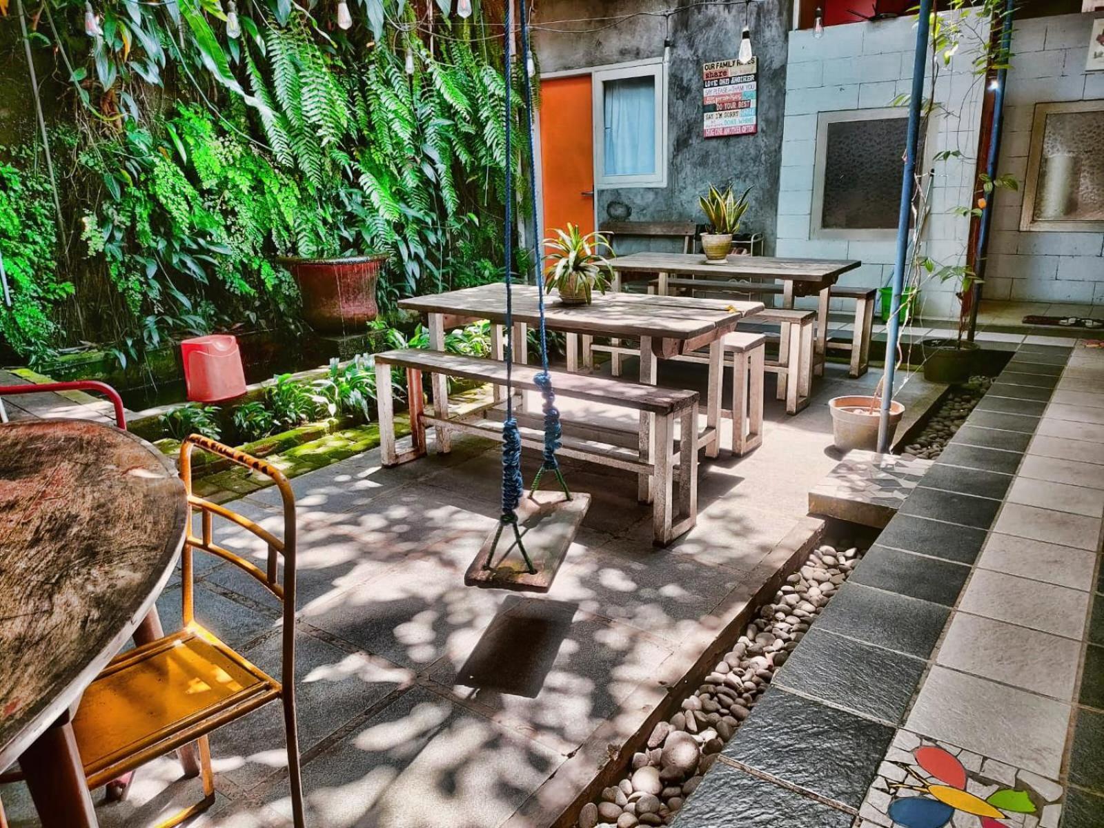 Jeng Tini Guest House Bogor Exterior photo