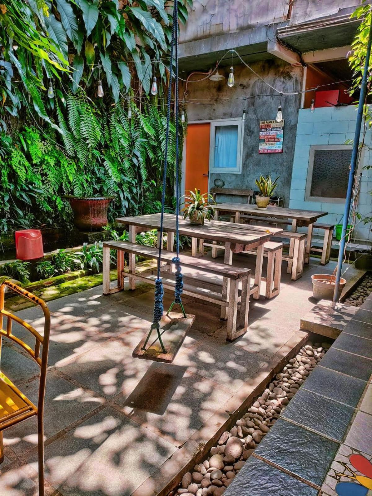 Jeng Tini Guest House Bogor Exterior photo