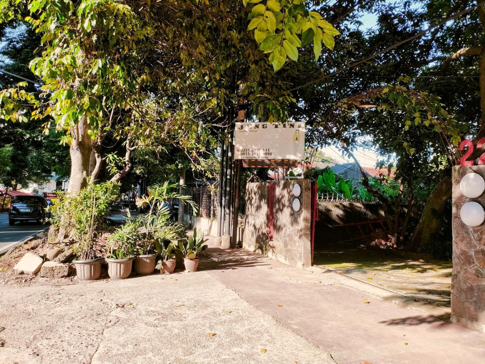 Jeng Tini Guest House Bogor Exterior photo