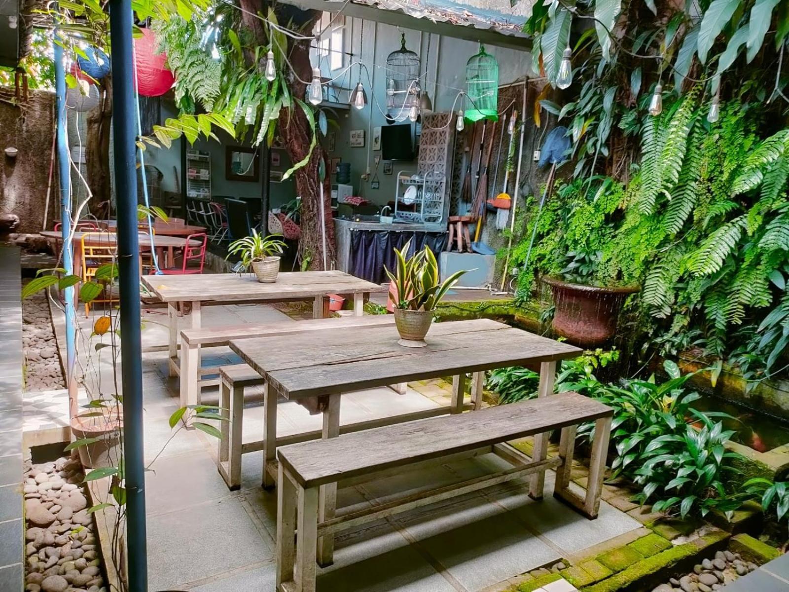 Jeng Tini Guest House Bogor Exterior photo